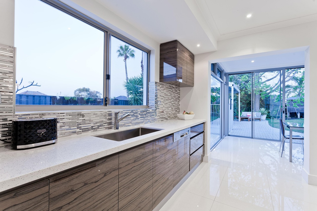 Keeping a Palm Springs Kitchen Cool in Summer
